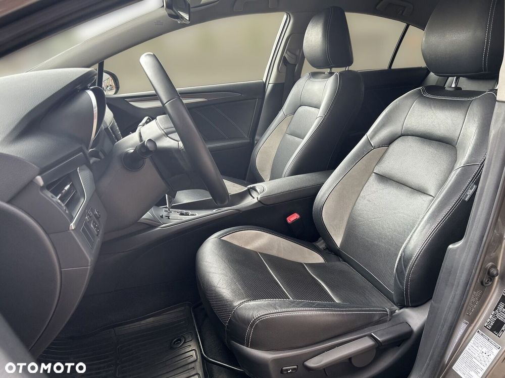 Toyota Avensis - 11