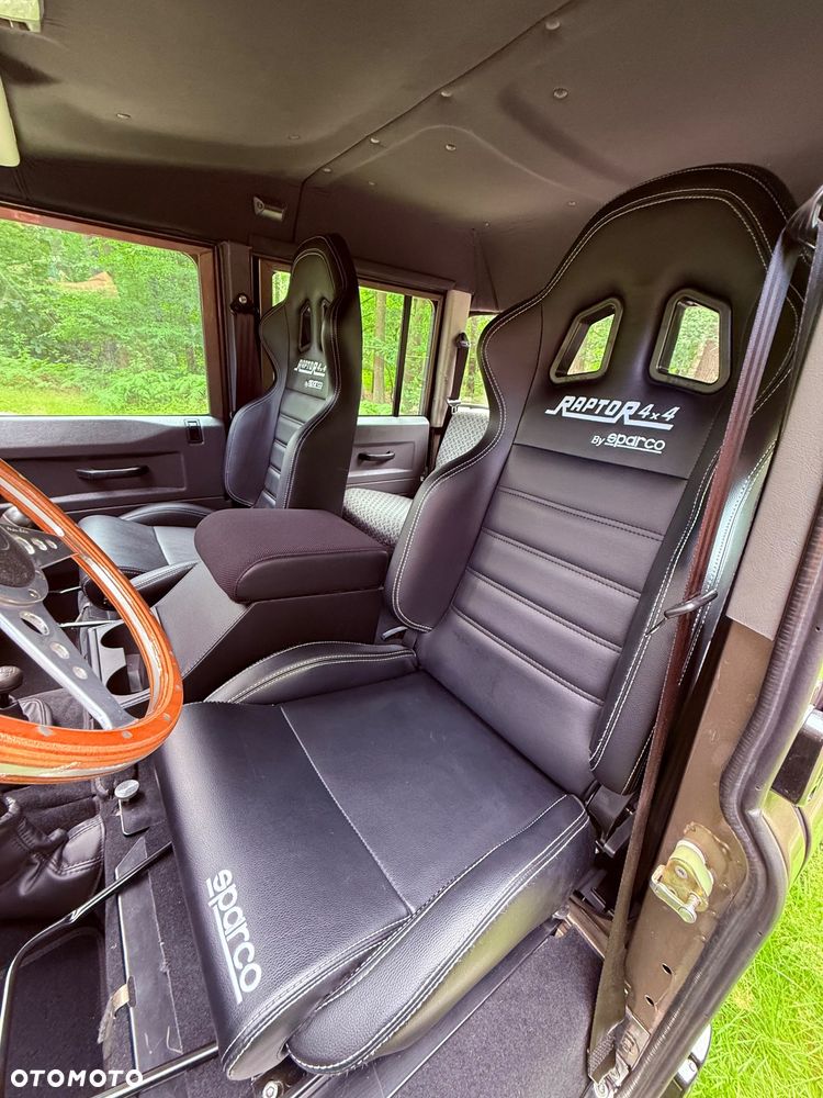 Land Rover Defender - 5