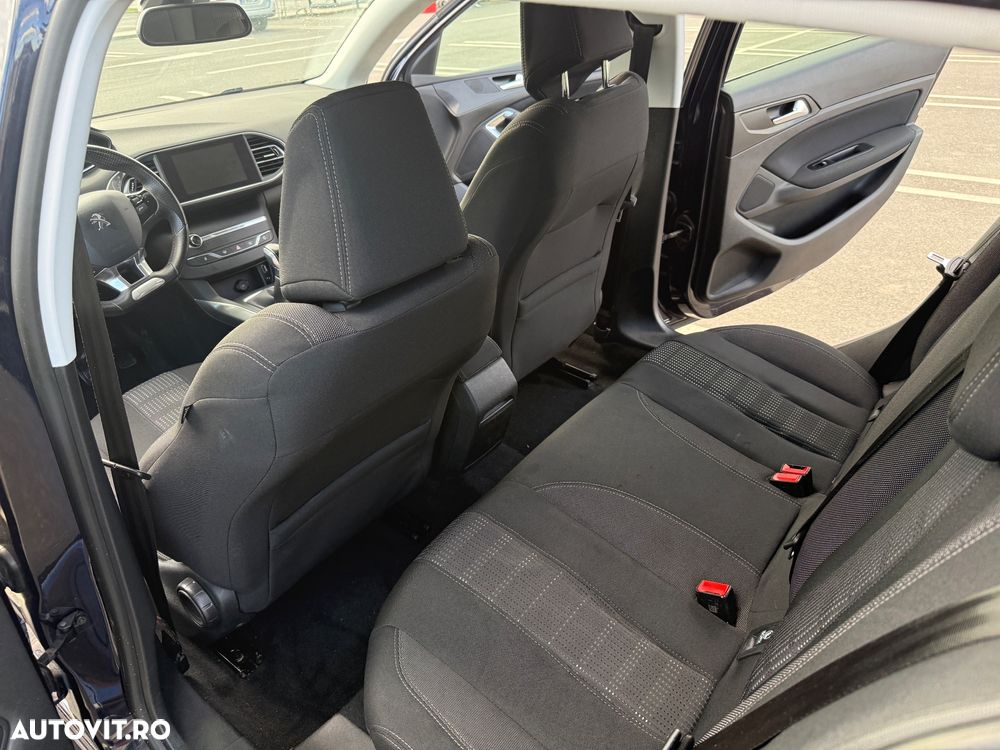 Peugeot 308 1.2 L PureTech Turbo S&S Allure - 6