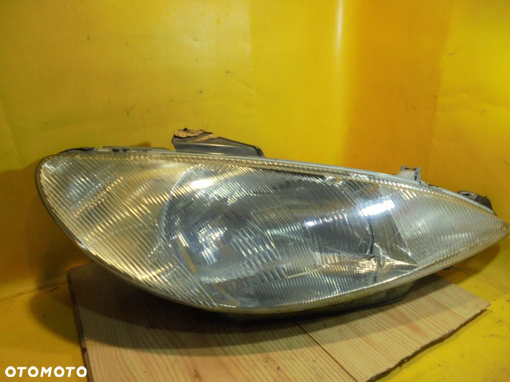 LAMPA PRAWA PRZÓD PRZEDNIA PEUGEOT 206 9640559480