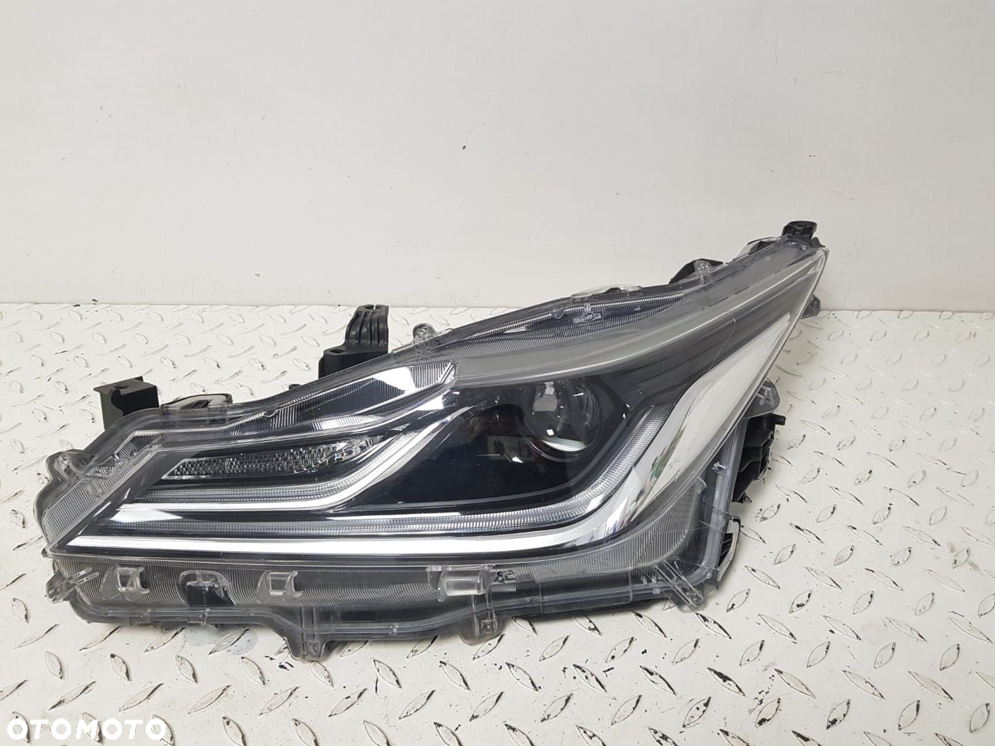 LAMPA prawa lewa TOYOTA COROLLA XII E21 SEDAN 18-23 LAMPY PRAWA LEWA REFLEKTOR  KOMPLET EUROPA - 2