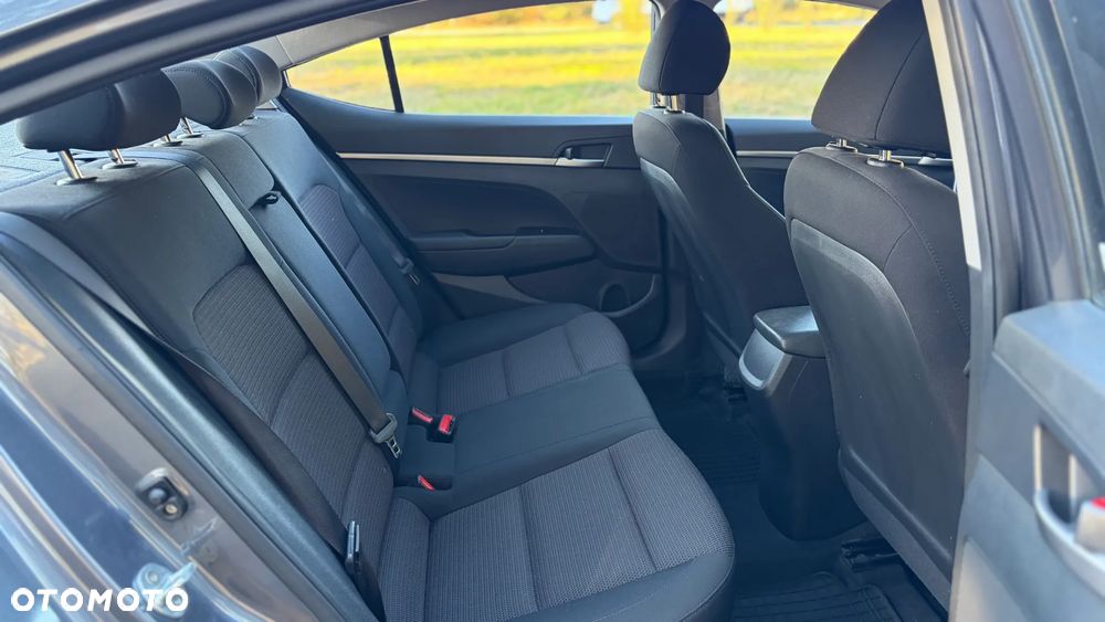 Hyundai Elantra 1.6 Classic Plus - 11