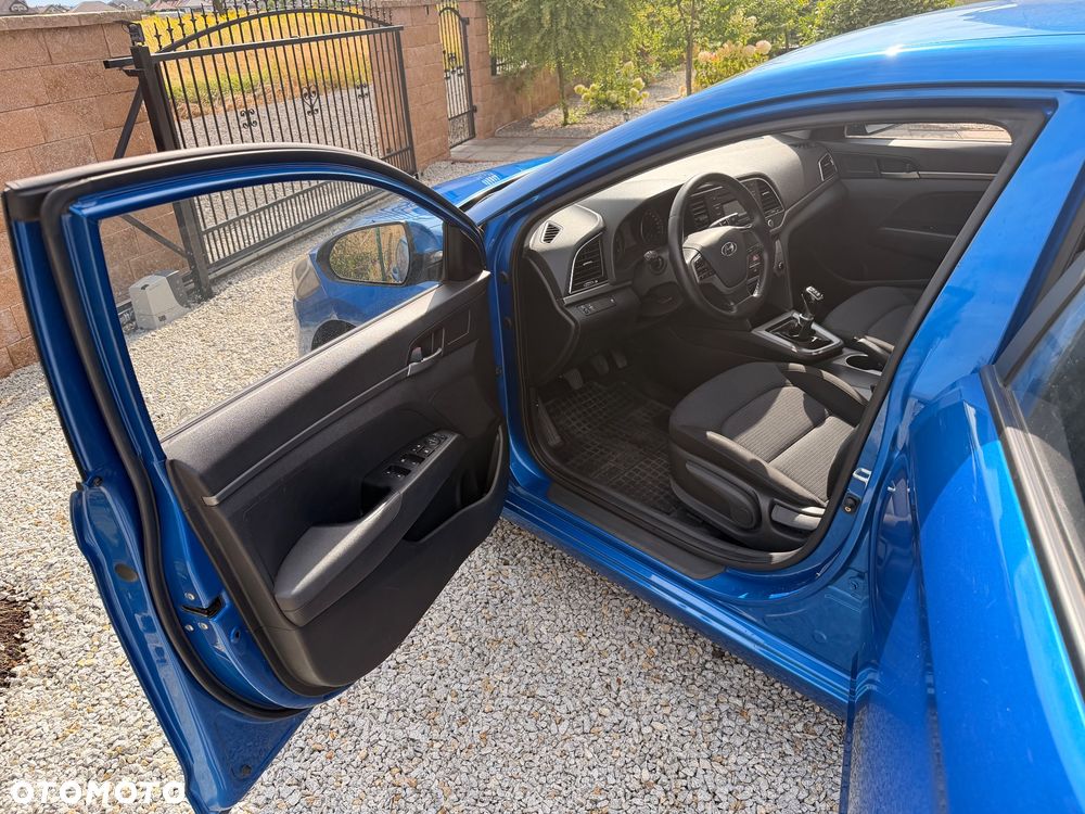 Hyundai Elantra 1.6 CRDi Comfort - 18