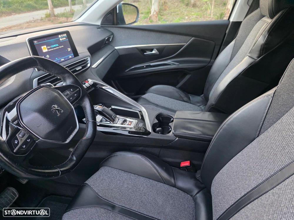 Peugeot 5008 1.2 PureTech Allure EAT6 - 43