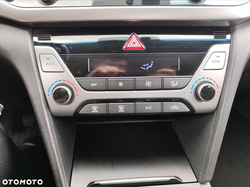 Hyundai Elantra 1.6 Comfort - 16