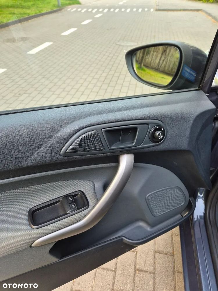 Ford Fiesta 1.25 Champions Edition - 9