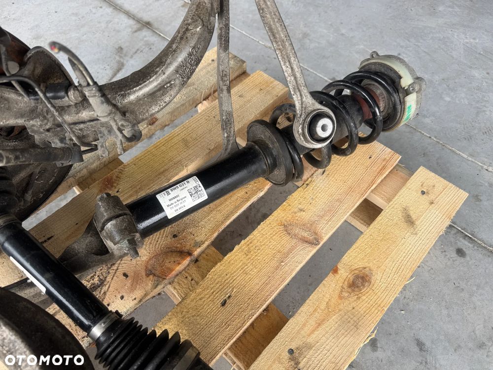 ZWROTNICA LEWA WAHACZ AMORTYZATOR AUDI A4 B9 A5 8W 8W0407559 - 3