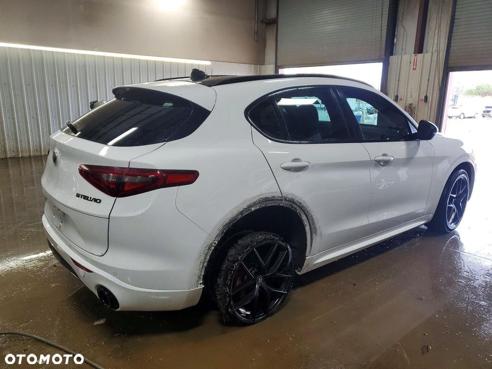 Alfa Romeo Stelvio 2.0 Turbo 16V AT8-Q4 Ti - 5