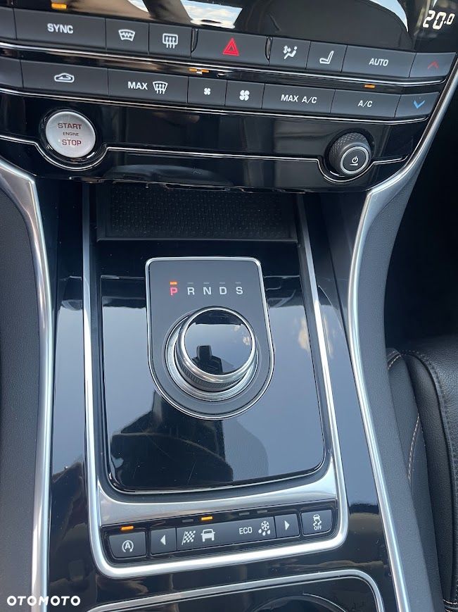Jaguar XE 2.0 D Prestige - 17