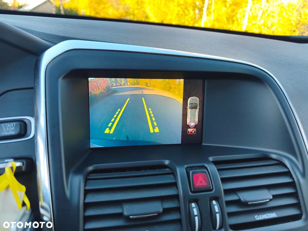 Volvo XC 60 D4 AWD Geartronic Momentum - 27