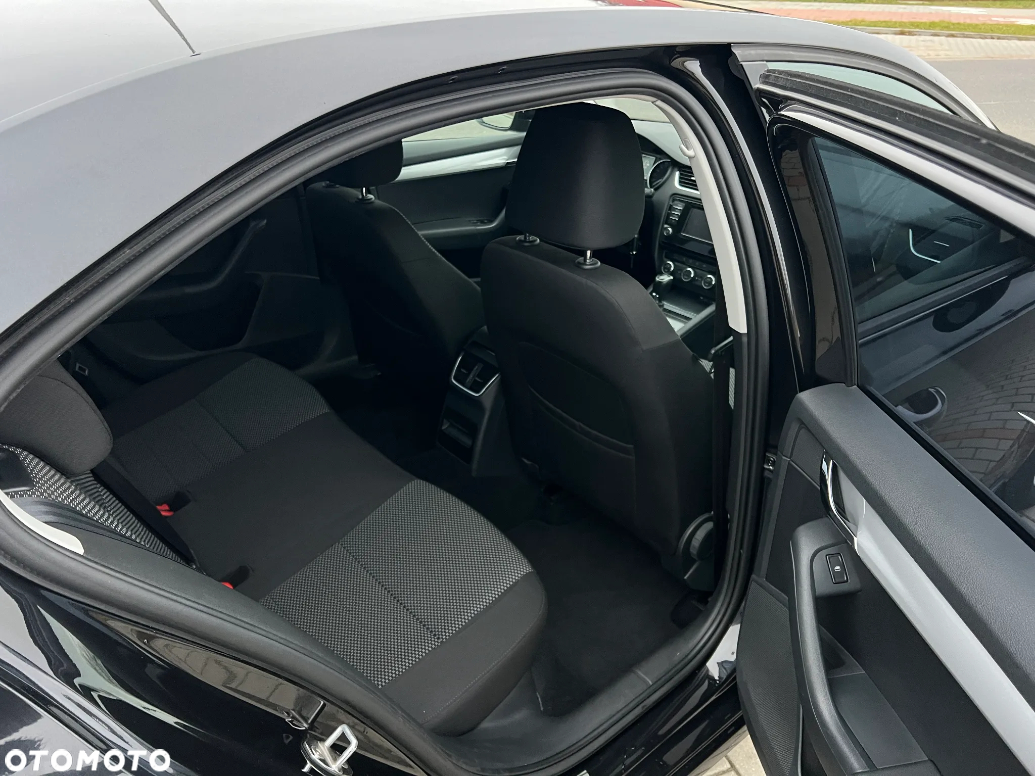 Skoda Octavia 1.6 TDI Family DSG - 11