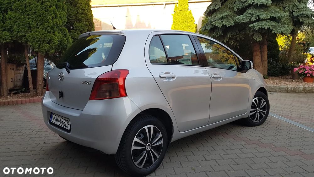 Toyota Yaris 1.3 Luna Premium - 4