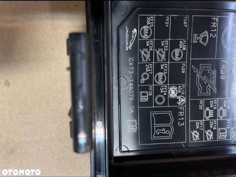 GX73-14A076-DA pokrywka skrzynki bezpieczników Jaguar f-pace x761 - 3