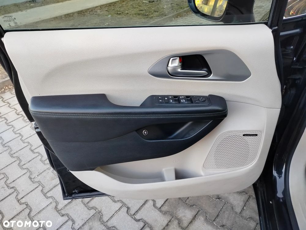 Chrysler Pacifica - 25