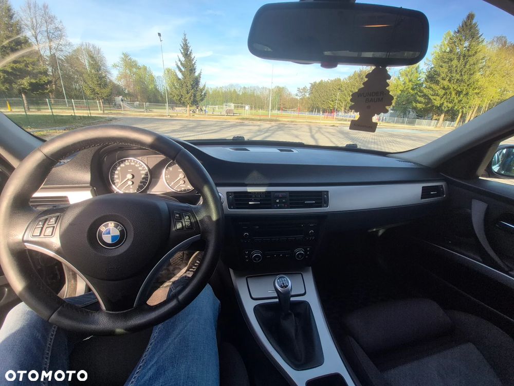 BMW Seria 3 320i - 16