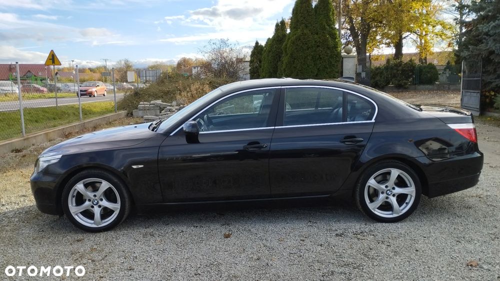 BMW Seria 5 523i Touring - 10