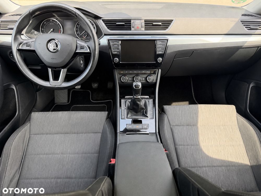 Skoda Superb 2.0 TDI Premium Edition - 9