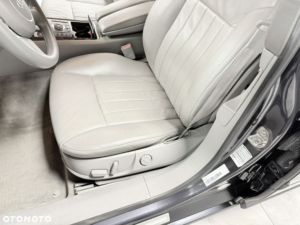 Audi A8 4.2 Quattro - 31