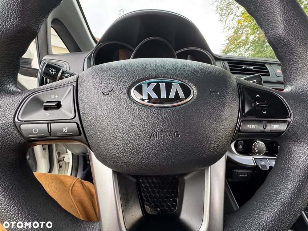 Kia Rio - 38