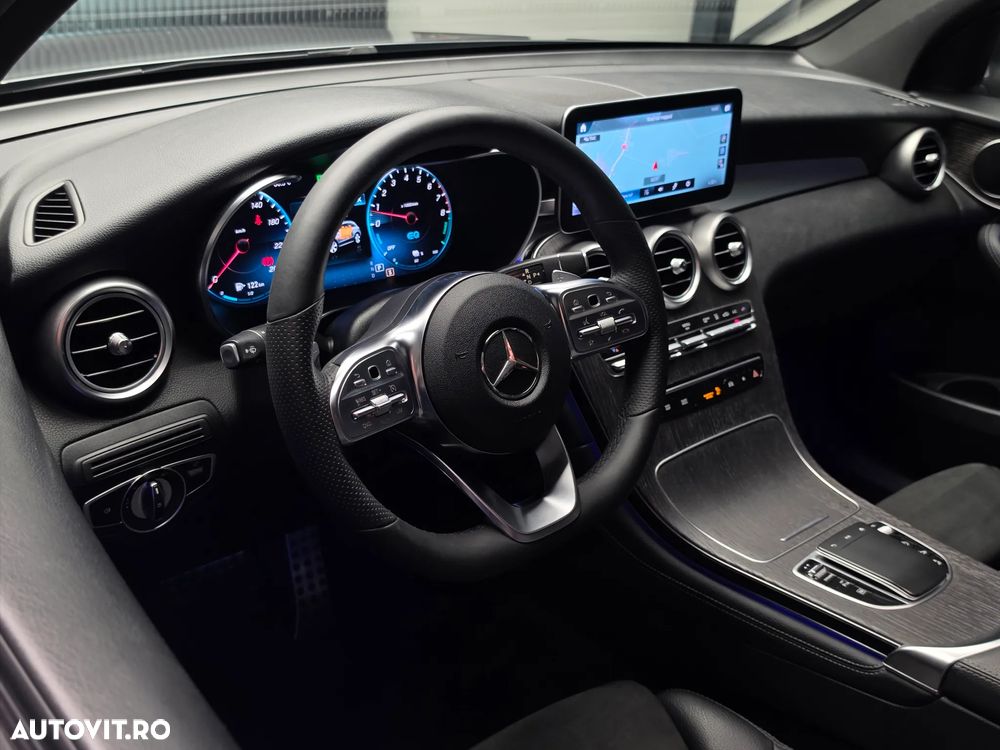 Mercedes-Benz GLC 300 e 4Matic 9G-TRONIC AMG Line Plus - 38
