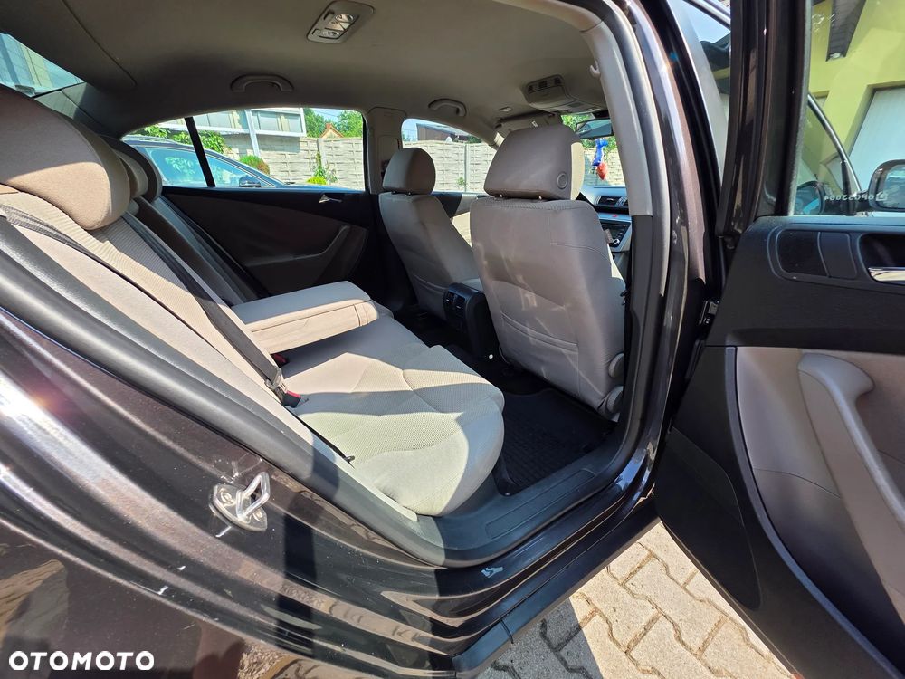 Volkswagen Passat 1.9 TDI Trendline - 6