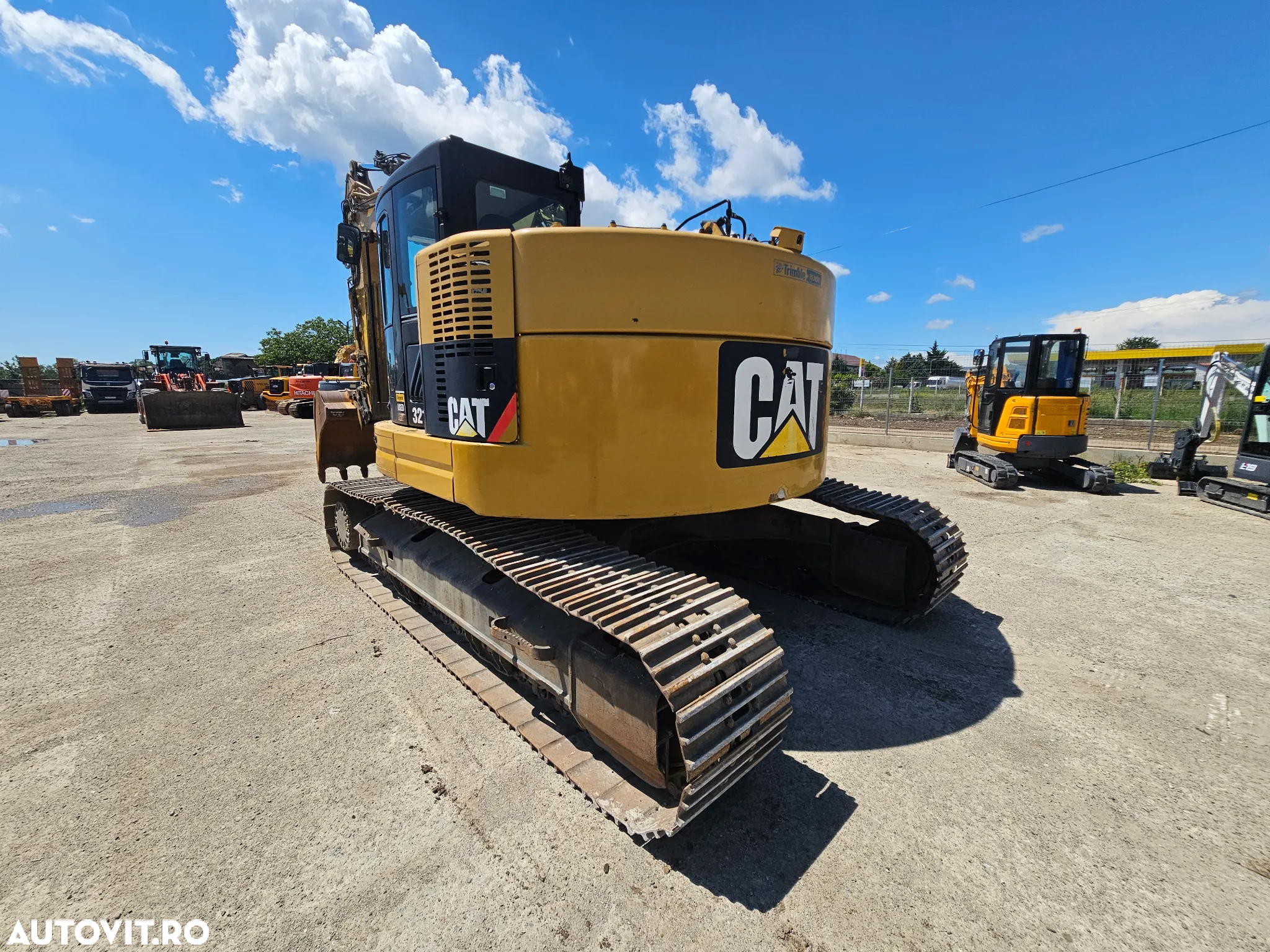 Caterpillar 321D LCR excavator pe senile compact cu 2 cupe - 9
