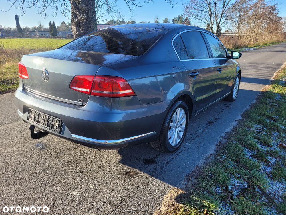 Volkswagen Passat - 1