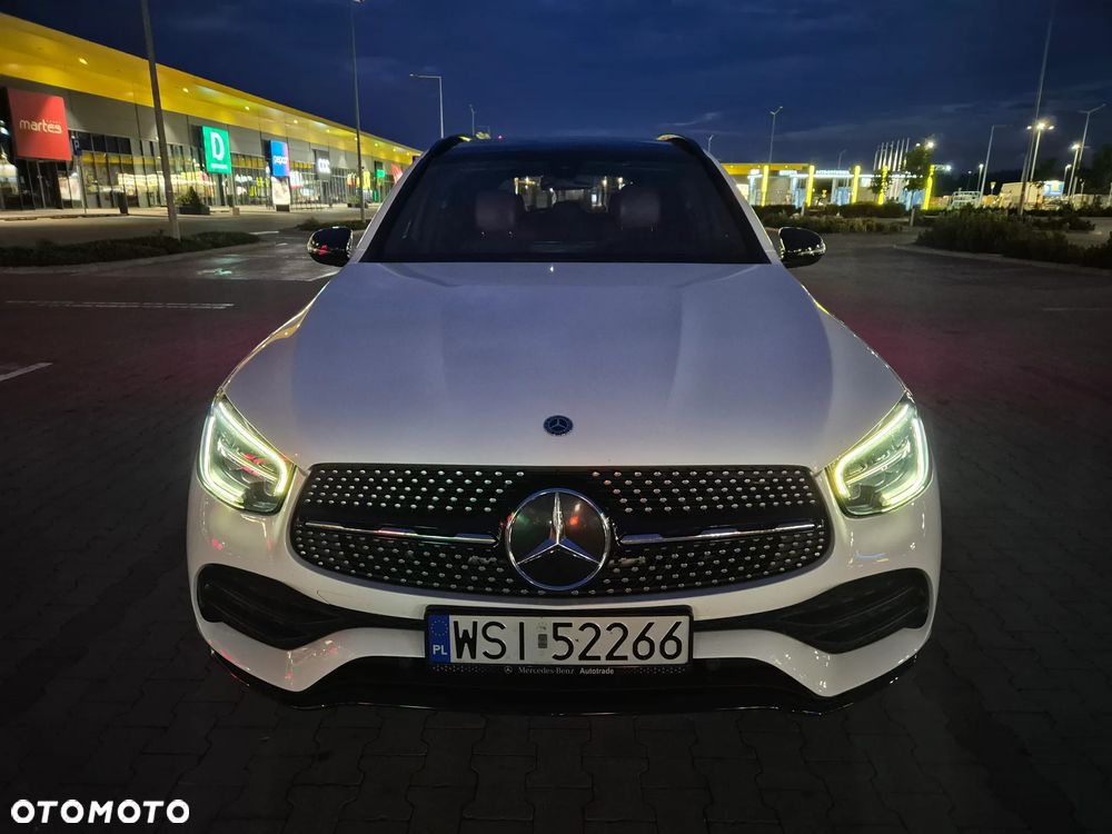 Mercedes-Benz GLC 300 4Matic 9G-TRONIC AMG Line Plus - 29
