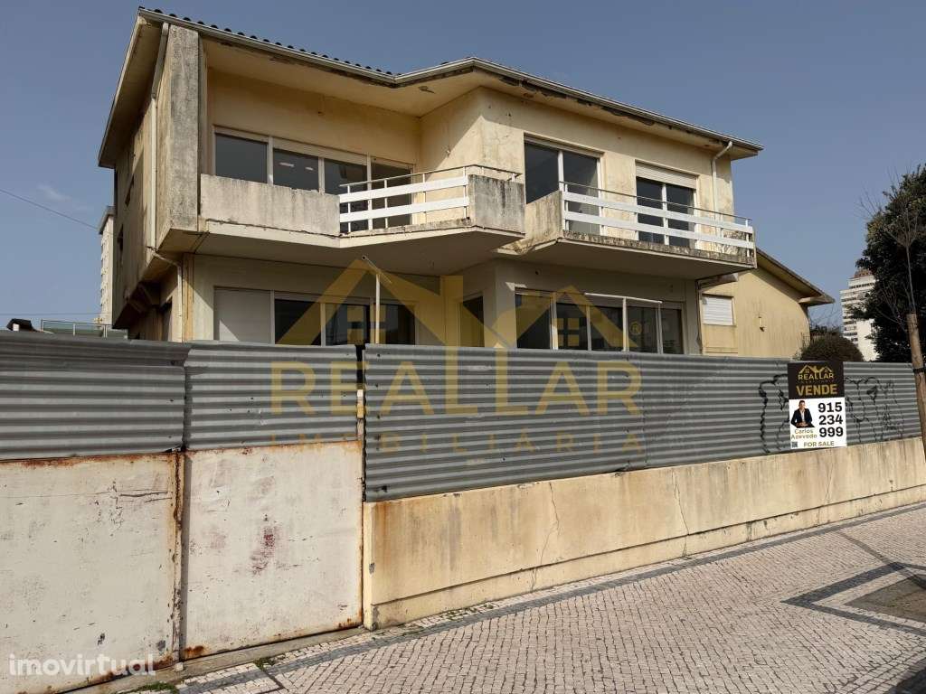 Moradia T5 na Avenida Santos Graça na Póvoa de Varzim! - Grande imagem: 2/28