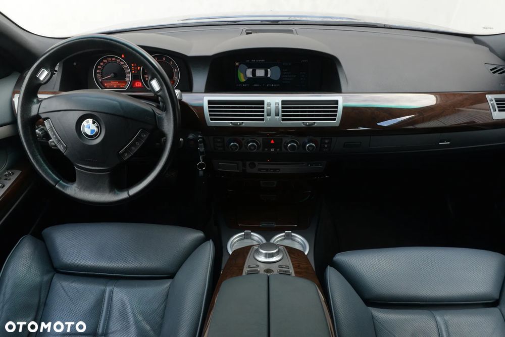 BMW Seria 7 750Li - 25