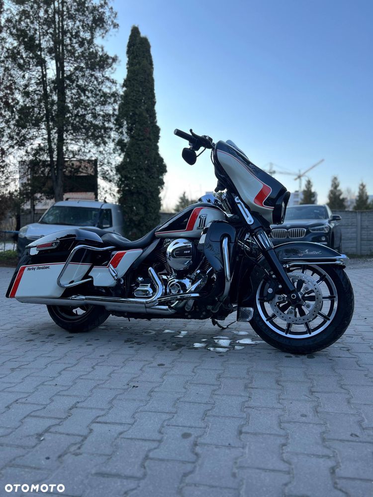 Harley-Davidson Touring Street Glide - 3