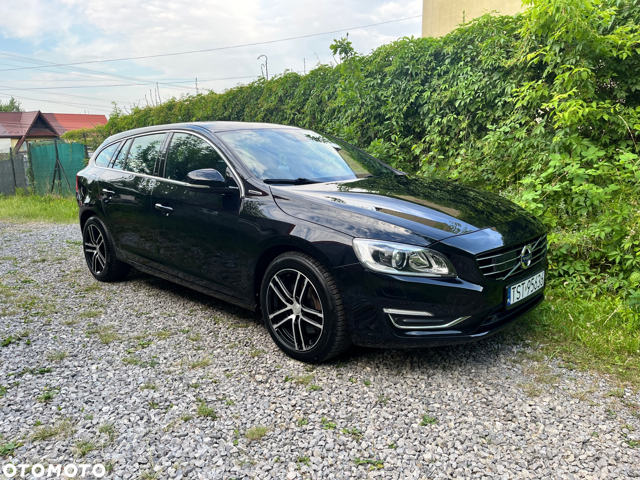 Volvo V60 D6 AWD Plug-in Hybrid R-Design Summum - 12