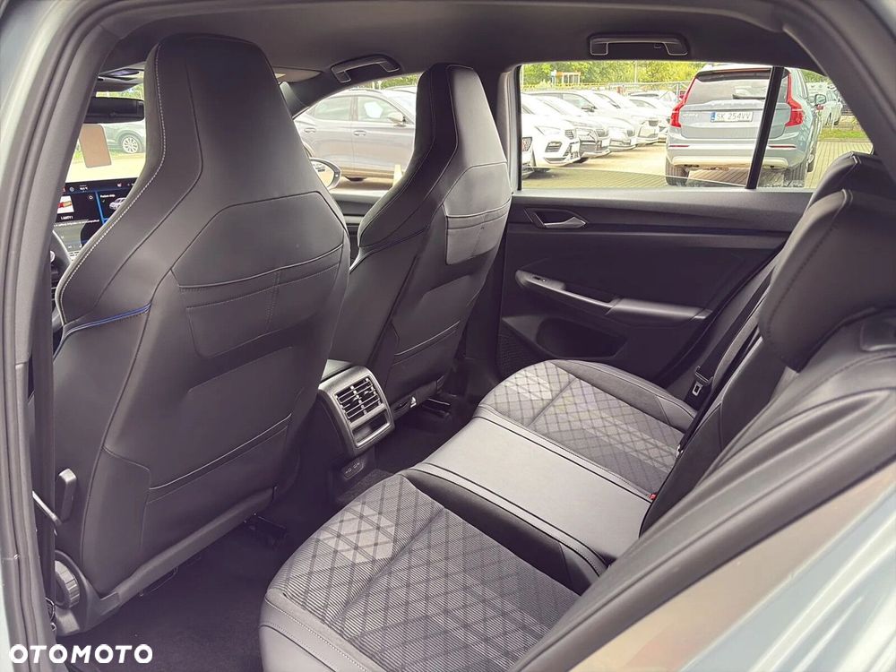 Volkswagen Golf 1.5 eTSI mHEV R-Line Plus DSG - 27