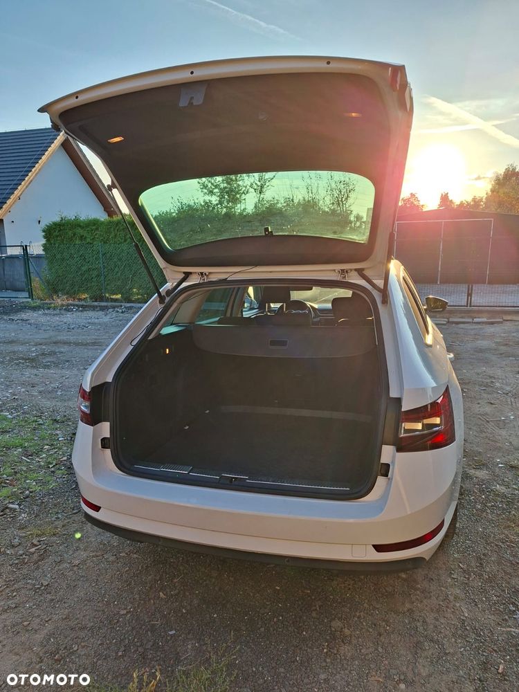 Skoda Superb 2.0 TDI Style DSG - 13