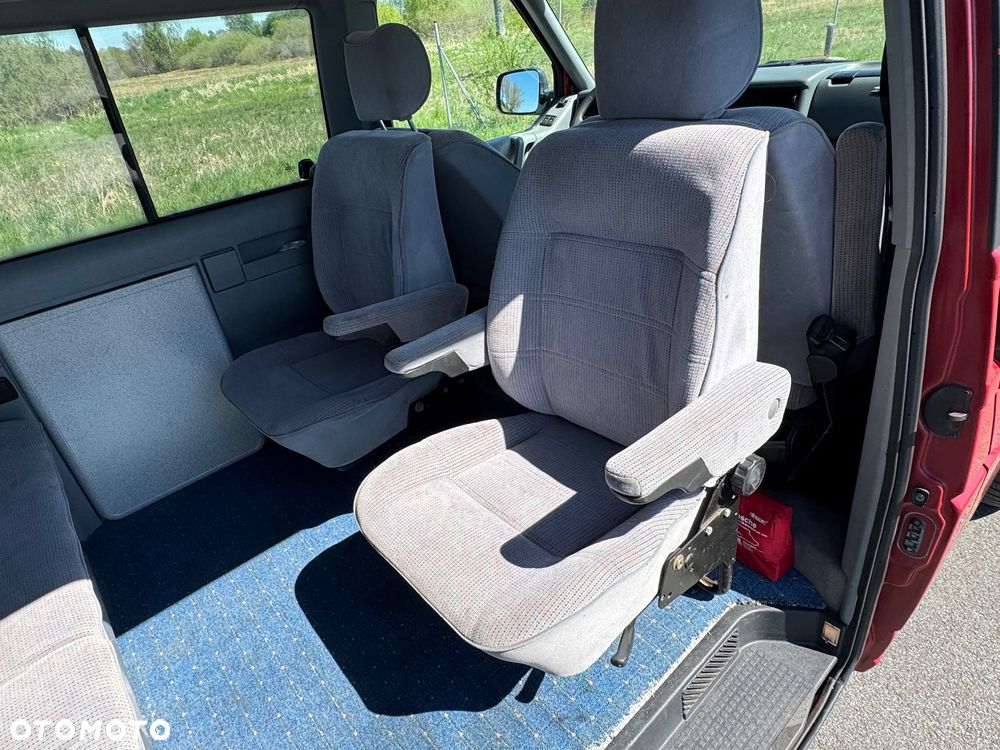 Volkswagen Multivan - 13