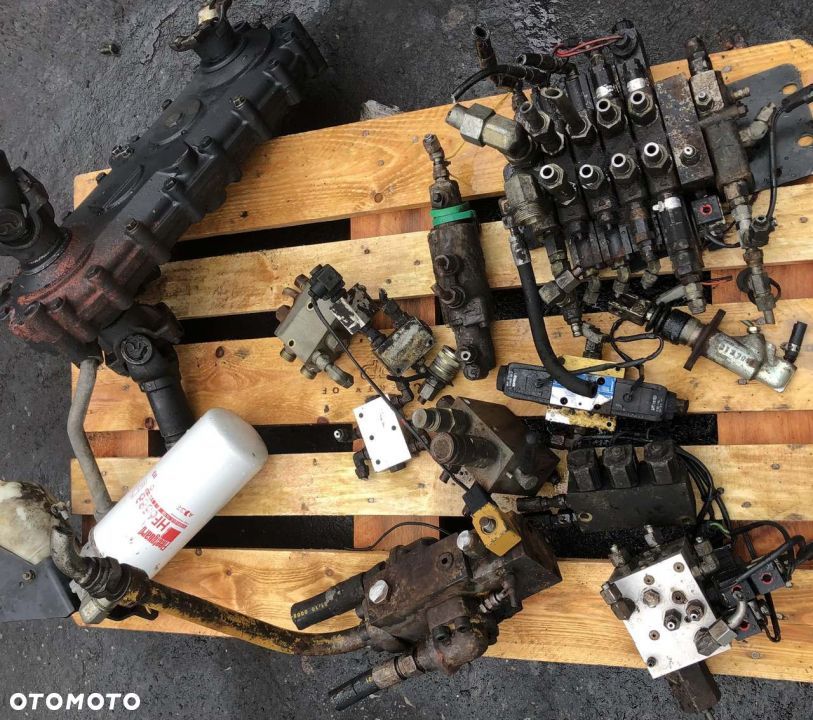 CAT-wydech +osłona/Caterpillar 336 406 407 335 360 - 2