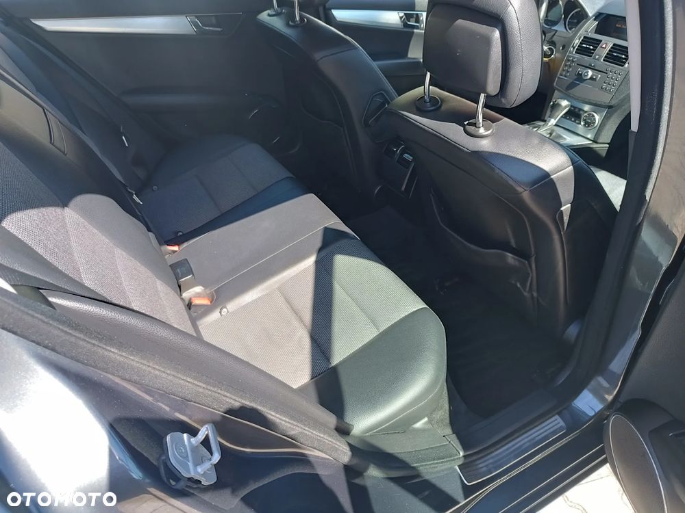 Mercedes-Benz Klasa C 220 CDI DPF Automatik Avantgarde - 17