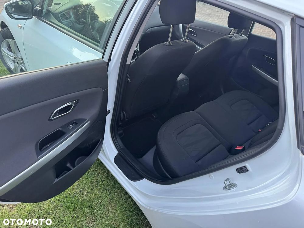 Kia Ceed - 8