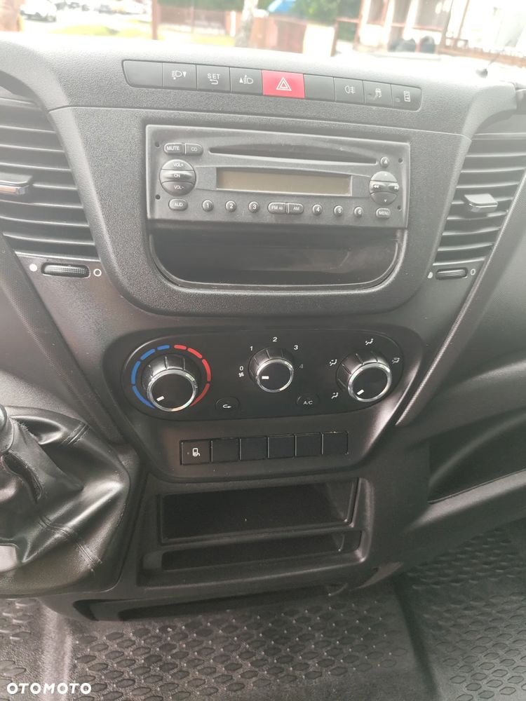 Iveco Daily 35S14 maxi brygadówka 7 osób - 16