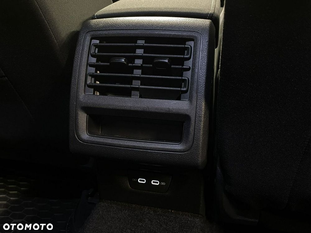 Volkswagen Golf - 17