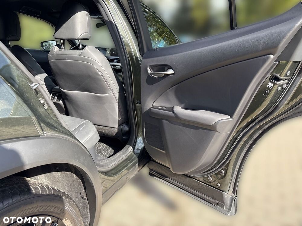 Lexus UX - 16