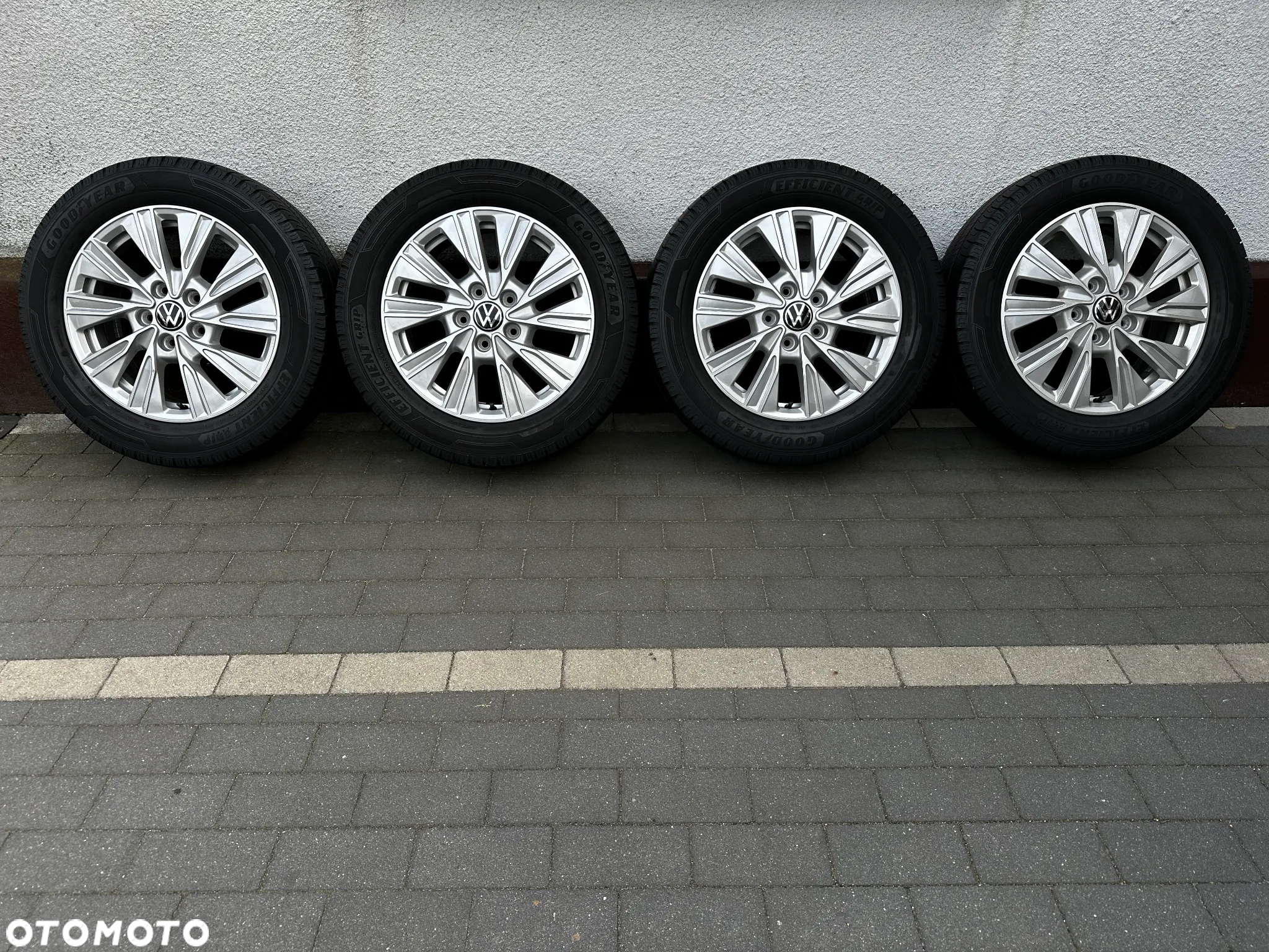 215 60 17C / VW Volkswagen T5 T6 T6.1 T7 Transporter Caravelle Multivan POLECAM 7T0 !!! - 2