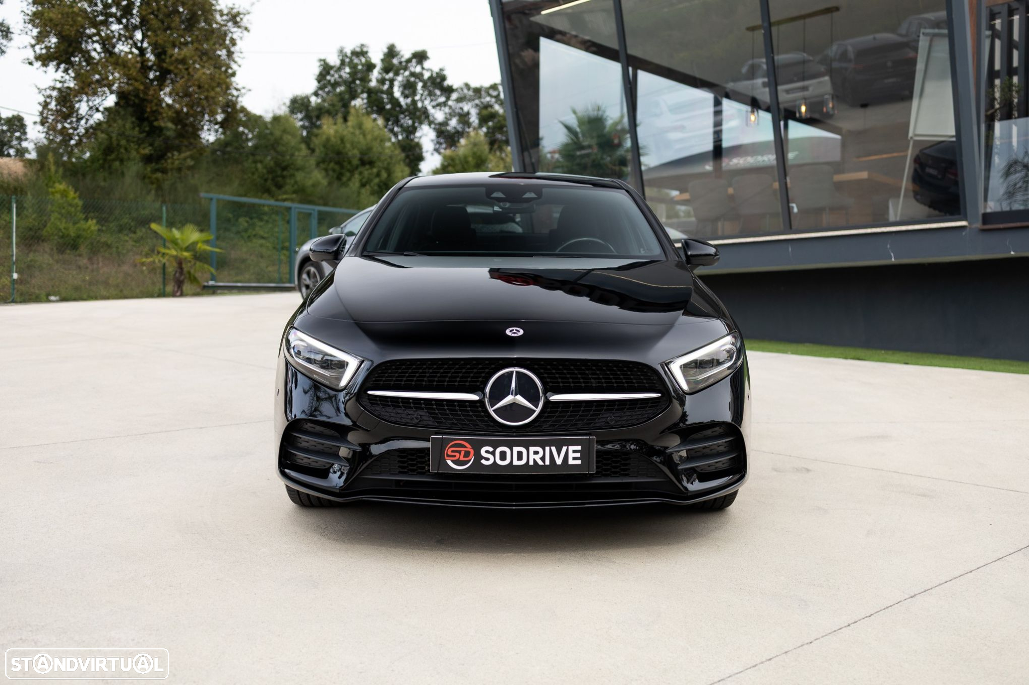 Mercedes-Benz A 250 Limousine e AMG Line - 4