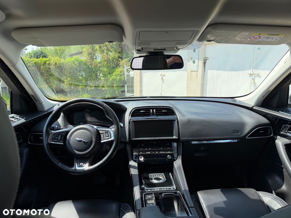 Jaguar F-Pace 2.0 i4D AWD R-Sport - 10
