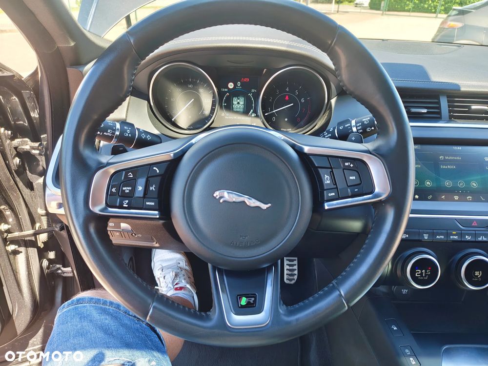 Jaguar E-Pace 2.0 P200 mHEV AWD R-Dynamic HSE - 11