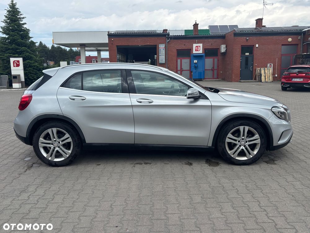 Mercedes-Benz GLA 200 d 4-Matic - 6