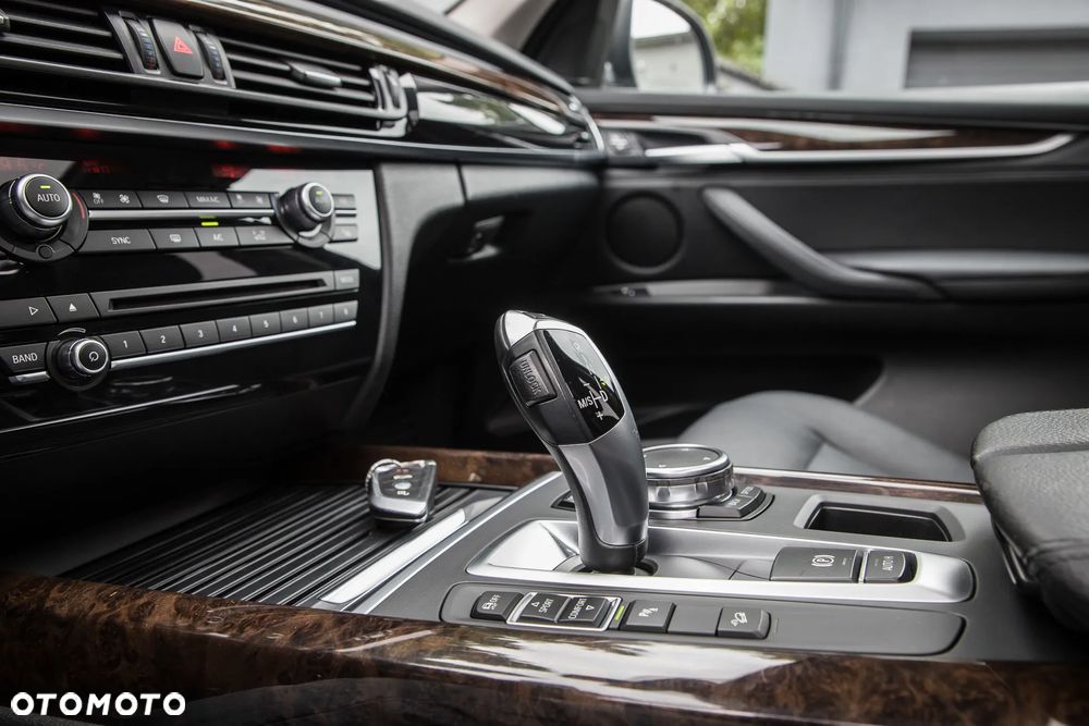 BMW X5 xDrive35i - 24