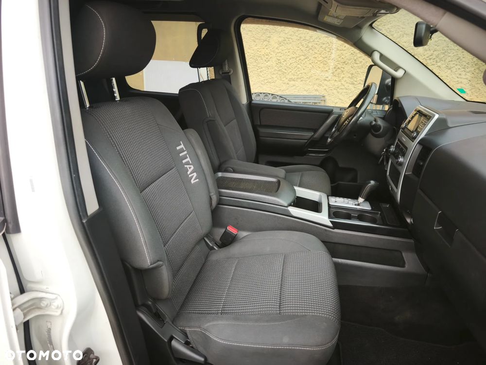 Nissan Titan 5.6 V8 SE Crew Cab - 8