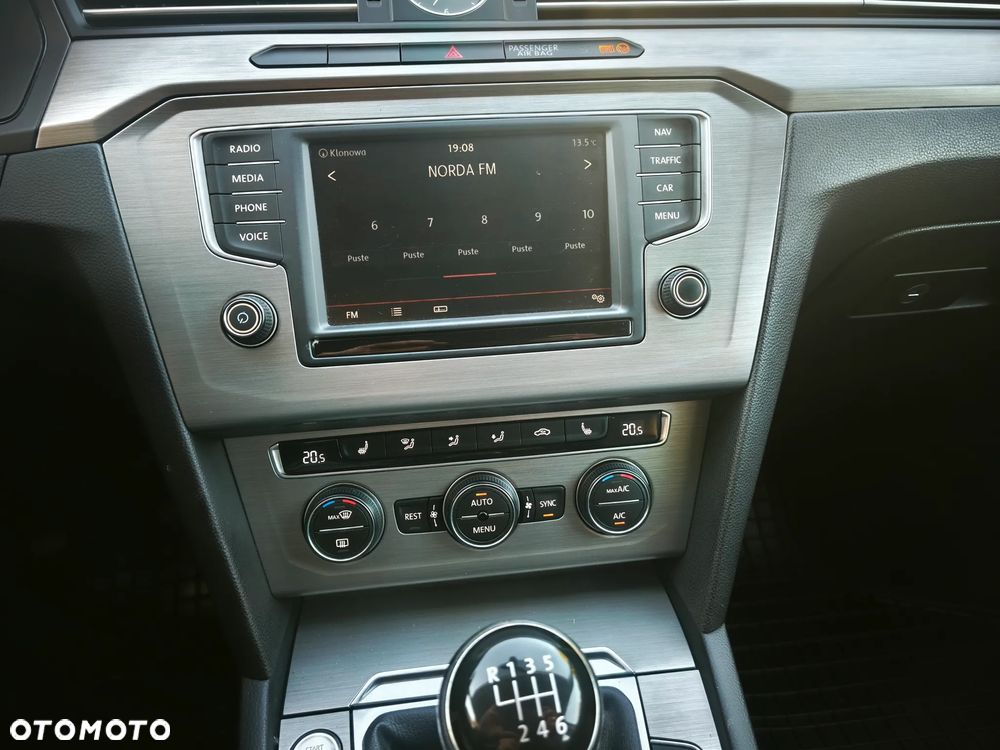 Volkswagen Passat 2.0 TDI SCR Business - 15