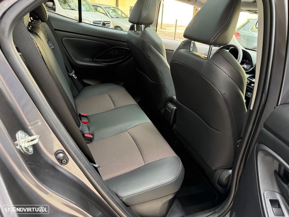 Toyota Yaris Cross 1.5 HDF Luxury - 24